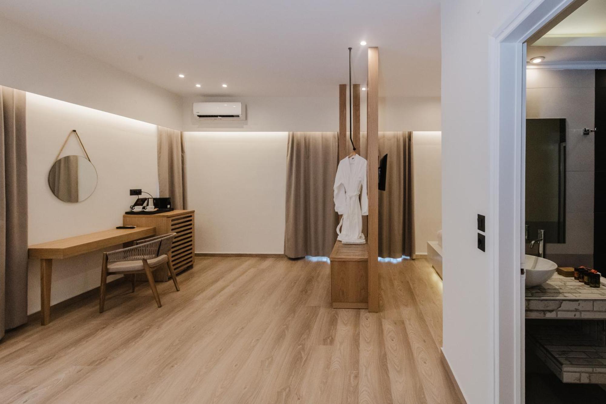 Evexia Boutique & 4* Agia Marina (Crete)