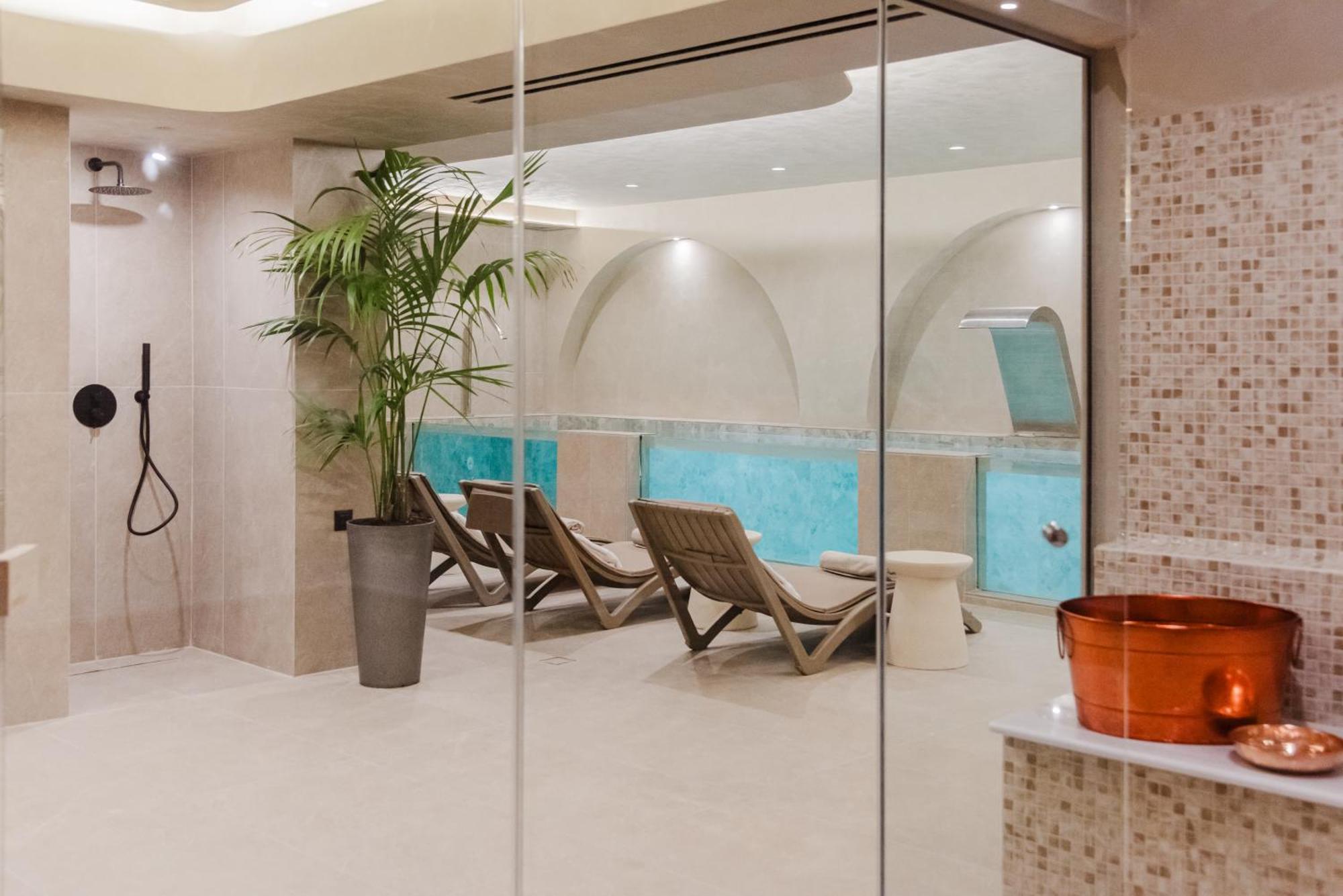 Evexia Boutique & 4* Agia Marina (Crete)
